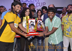 Dalam Movie Platinum Disk Event Pics photo 14