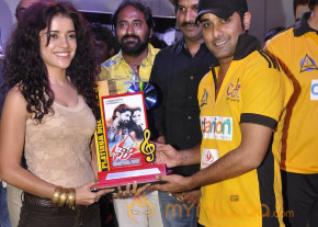 Dalam Movie Platinum Disk Event Pics photo 41