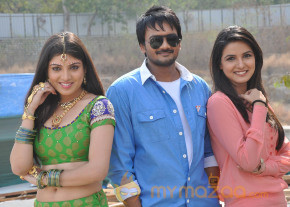 Dil Unnodu Movie Launch 