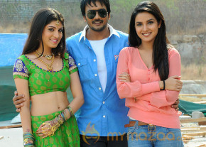 Dillunnodu Movie Latest Stills photo 8