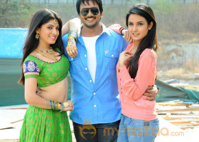 Dillunnodu Movie Latest Stills photo 15