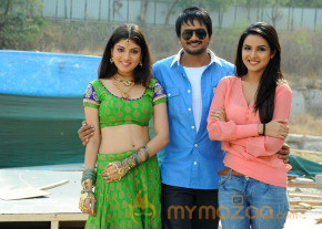 Dillunnodu Movie Latest Stills photo 3