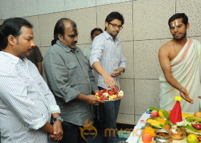 Emo Gurram Egaravachhu Movie Recording Stills  photo 4