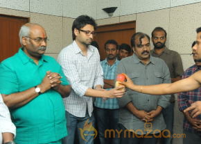Emo Gurram Egaravachhu Movie Recording Stills  photo 2
