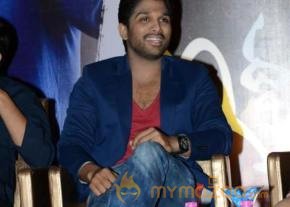 Iddarammayilatho Hexa Platinum Disc Function Photos photo 11