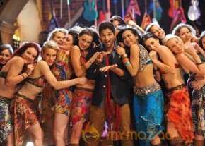 Iddarammayilatho  Hot photos photo 9
