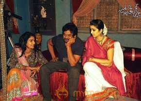 Jyothi Lakshmi Movie Working Stills photo 4