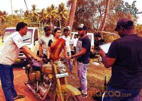 Jyothi Lakshmi Movie Working Stills photo 11