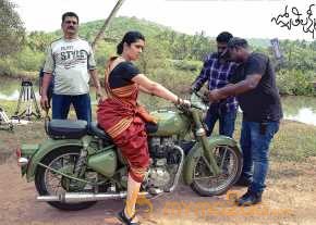 Jyothi Lakshmi Movie Working Stills photo 17