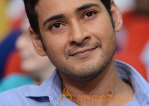 Mahesh Babu At SVSC Triple Platinum Disc Function   photo 2