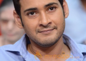 Mahesh Babu At SVSC Triple Platinum Disc Function   photo 15