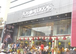 Mahesh Babu Launch Jos Alukkas Show Room  photo 34