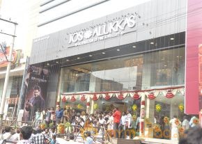 Mahesh Babu Launch Jos Alukkas Show Room  photo 49