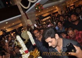 Mahesh Babu Launch Jos Alukkas Show Room  photo 35