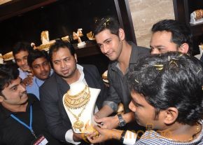 Mahesh Babu Launch Jos Alukkas Show Room  photo 26
