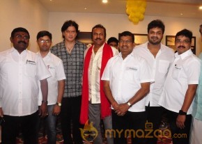 Manchu Mohan Babu Family @ Hotel Junior Kuppanna Release Stills photo 13