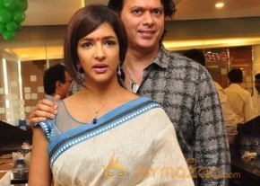 Manchu Mohan Babu Family @ Hotel Junior Kuppanna Release Stills photo 16