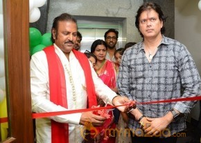 Manchu Mohan Babu Family @ Hotel Junior Kuppanna Release Stills photo 43