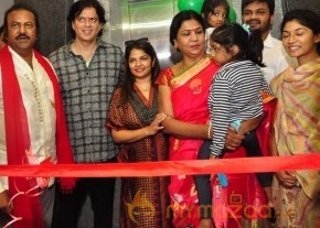 Manchu Mohan Babu Family @ Hotel Junior Kuppanna Release Stills photo 45