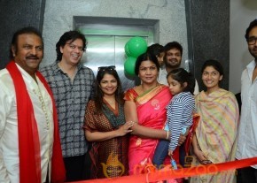 Manchu Mohan Babu Family @ Hotel Junior Kuppanna Release Stills photo 47