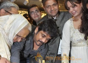 Nagarjuna and Madhurima Launch Home Mart photo 20