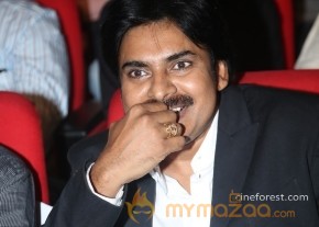 Pawan Kalyan At Attarintiki Daredi Audio Launch Photos photo 10