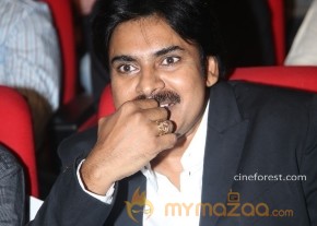 Pawan Kalyan At Attarintiki Daredi Audio Launch Photos photo 17