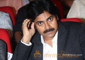 Pawan Kalyan At Attarintiki Daredi Audio Launch Photos photo 27
