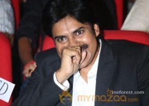 Pawan Kalyan At Attarintiki Daredi Audio Launch Photos photo 13