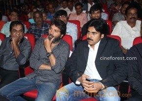 Pawan Kalyan At Attarintiki Daredi Audio Launch Photos photo 24