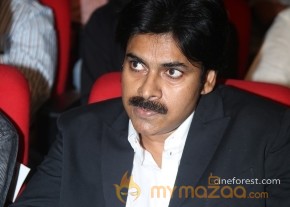 Pawan Kalyan At Attarintiki Daredi Audio Launch Photos photo 11