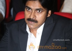 Pawan Kalyan At Attarintiki Daredi Audio Launch Photos photo 8