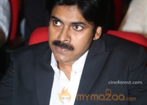 Pawan Kalyan At Attarintiki Daredi Audio Launch Photos photo 9