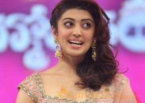 Pranitha Subhash At Brahmotsavam Audio Launch photo 3