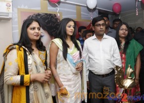 Priyamani Launch Lakme Salon   photo 55