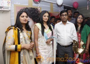 Priyamani Launch Lakme Salon   photo 26