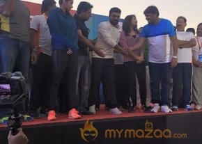 Ram Charan Flagged off Hyderabad 10K Run in Hyderabad photo 9