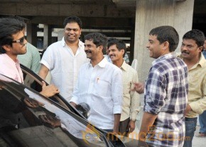 Ram Charan Yevadu Working Stills photo 8