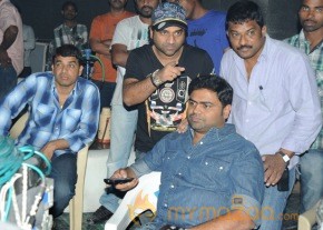 Ram Charan Yevadu Working Stills photo 13