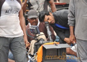 Ram Charan Yevadu Working Stills photo 15