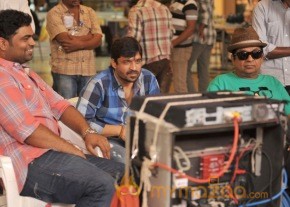 Ram Charan Yevadu Working Stills photo 10
