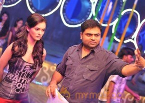 Ram Charan Yevadu Working Stills photo 17