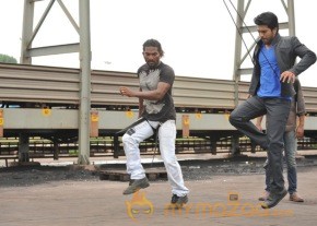 Ram Charan Yevadu Working Stills photo 20