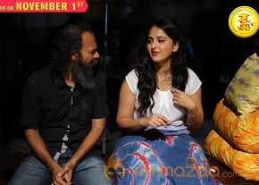 Size Zero Movie Working Stills photo 8