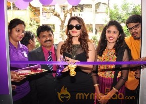 Surabhi at Naturals Franchise Salon Opening photo 10