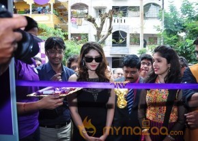 Surabhi at Naturals Franchise Salon Opening photo 11