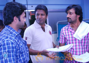 Telugu movie-Vasool Raja Movie Stills photo 65