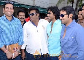 Telugu Warriors Team Meet Sachin Tendulkar & Laxman   photo 30