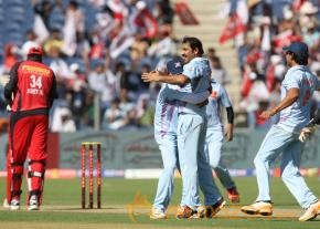 Telugu Warriors Vs Bhojpuri Dabanggs CCL 3 Match Gallery  photo 59