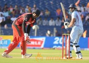 Telugu Warriors Vs Bhojpuri Dabanggs CCL 3 Match Gallery  photo 44